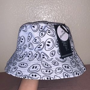 NWT Eighty Eight Brand Reversible Smiley Bucket Hat UNISEX